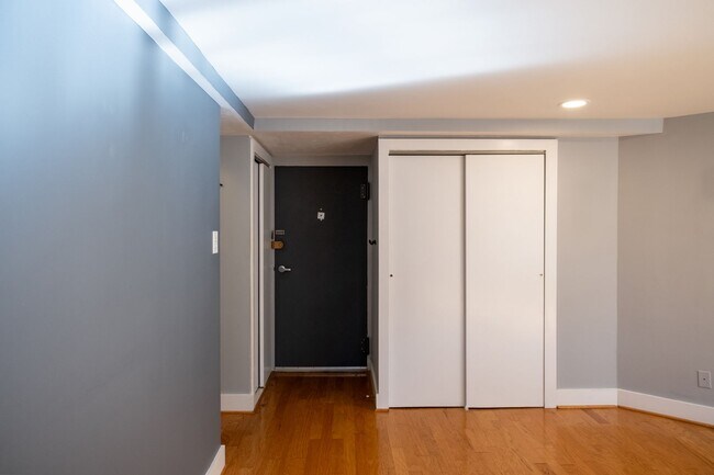 Building Photo - $750 Move-in Credit! Bright and Peaceful One-Bedroom with Built-Ins and Rooftop Views
