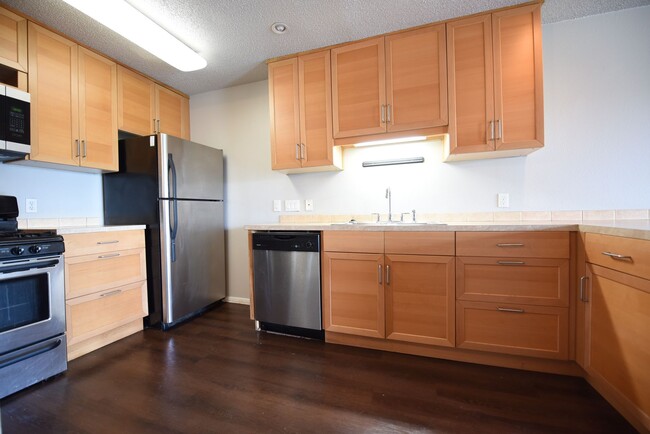 Building Photo - 2 bed room unit with Downtown Austin views!