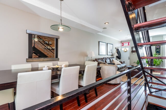 Building Photo - 444 E Fort Ave