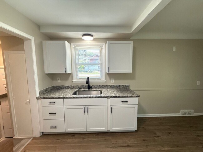 Building Photo - Renovated 3-Bedroom Home – We Welcome Sect...