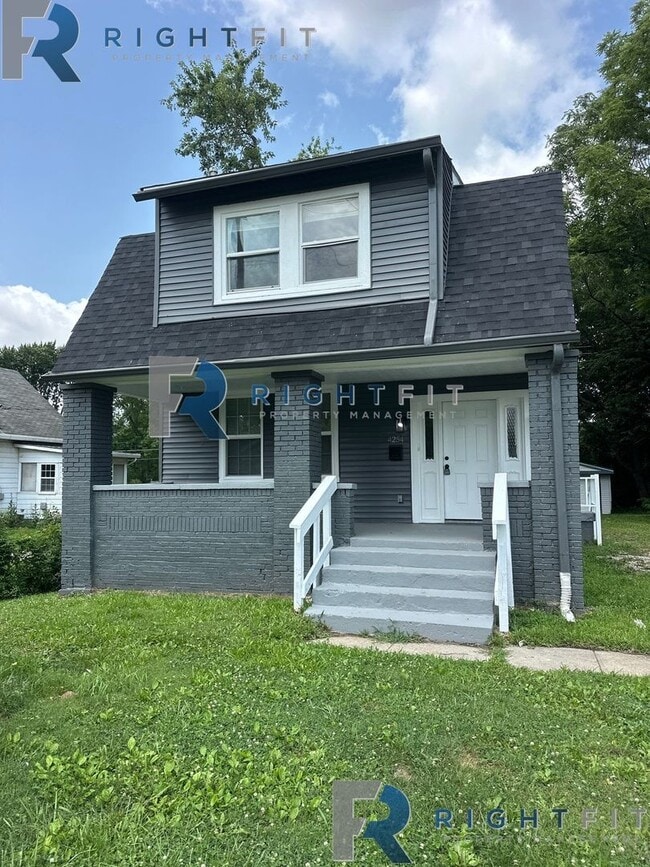 Building Photo - Newly Renovated Spacious Home in Indy!