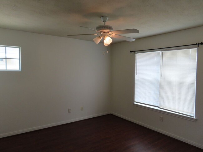 Building Photo - 4115 McFarland Dr