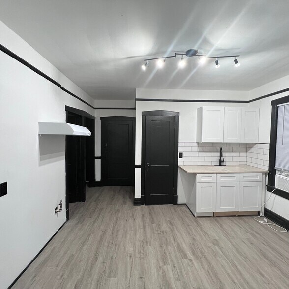 Building Photo - 1621 50th Ct