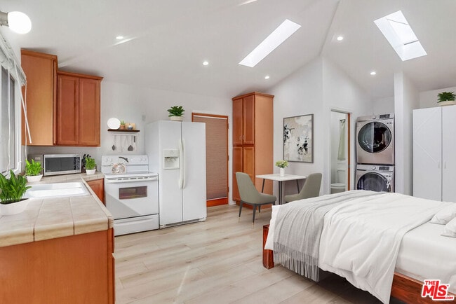 Building Photo - 8404 Holy Cross Pl