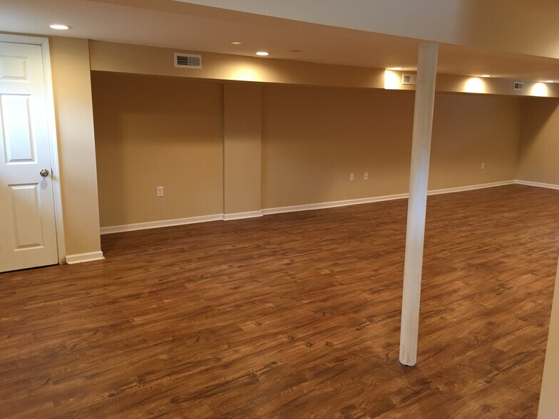 Building Photo - 2037 Terrace Drive
