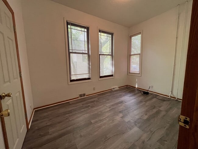 Building Photo - 666 Sims Ave