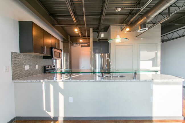 Building Photo - 1 Bed 1.5 Bath Modern Corner Unit Condo in Uptown Dallas!