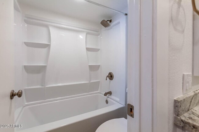 Building Photo - 7557 N Dreamy Draw Dr