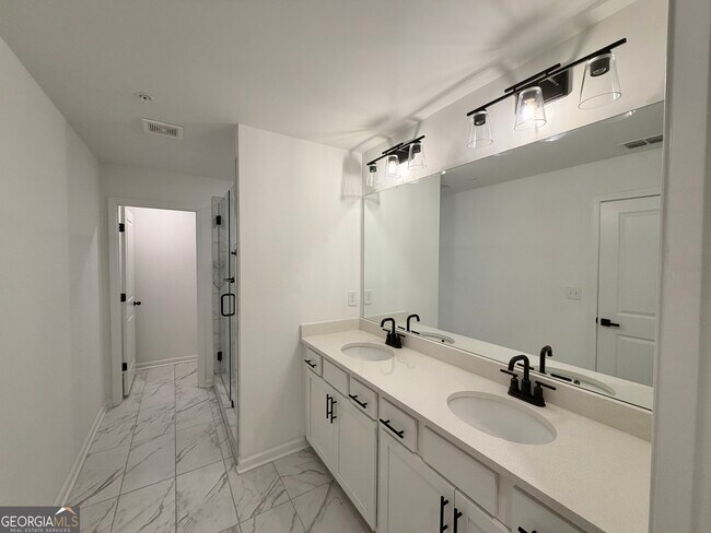 Building Photo - 716 Vallin St