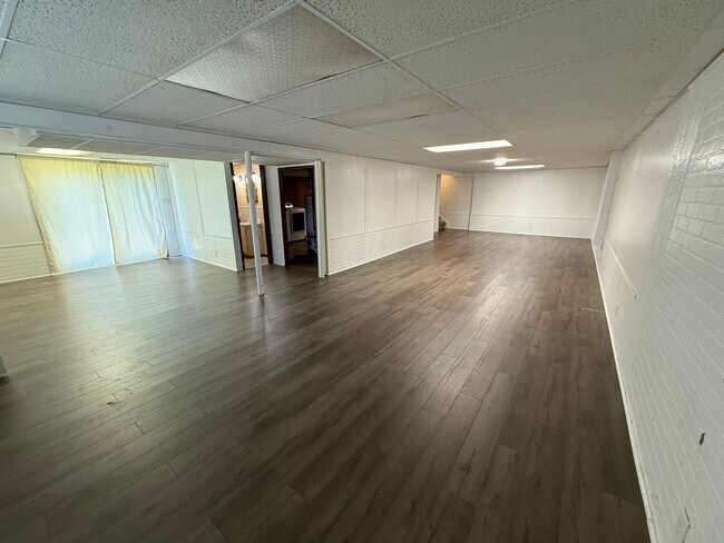 Building Photo - 5360 Glencullen Way