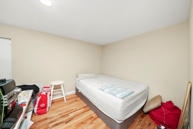 Building Photo - 4614 N Springfield Ave
