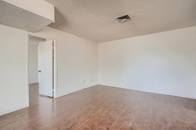 Building Photo - Central Spring Valley Condo Close to Shopping and Parks