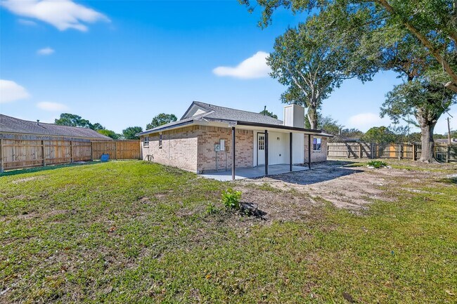 Building Photo - 10603 Highland Woods Dr