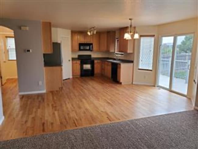 Building Photo - Updated Sage Creek Contemporary 2 Story