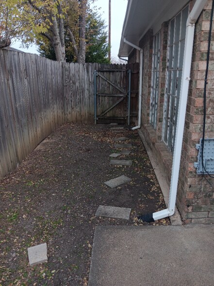 Building Photo - 2746 Meadow Gate Ln