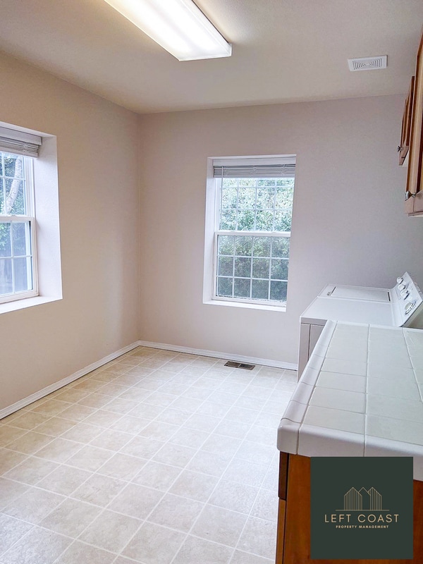 Building Photo - 6314 SW Harbor Ave