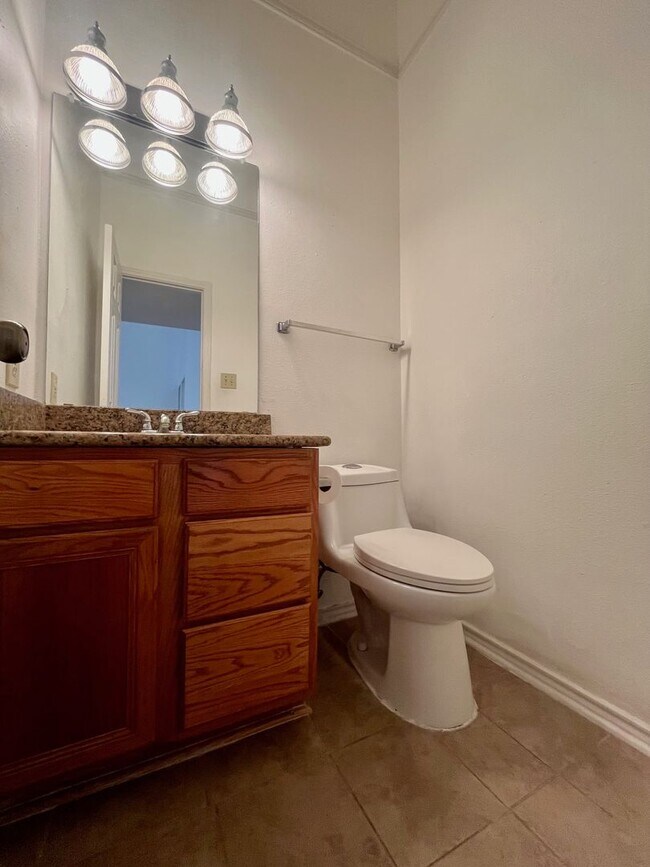 Building Photo - Spacious 3 Bedroom/2.5 Bath home with Large Game Room and Fabulous Deck ~ Move in Ready!