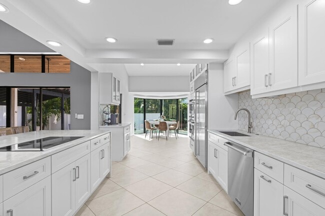 Building Photo - 1050 Brooks Ln