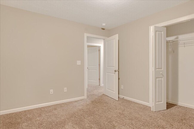 Building Photo - 5121 Heathbrook Dr