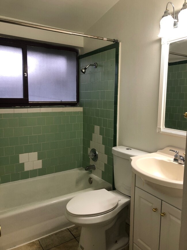 Building Photo - 5516 Heron Ave