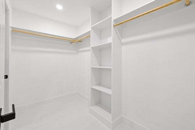 Building Photo - 6000 Cool Springs Dr