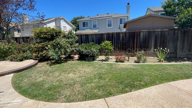 Building Photo - 2664 Ontario Dr