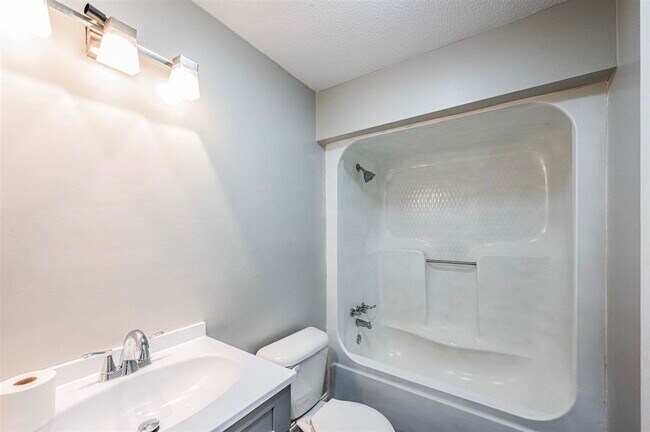 Building Photo - 204 Wilson Ave