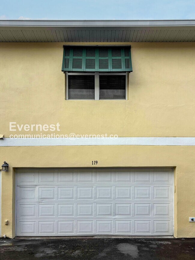 Building Photo - 3 Bed, 2.5 Bath Home with 2-Car Garage and In-Unit Laundry | Water Included!