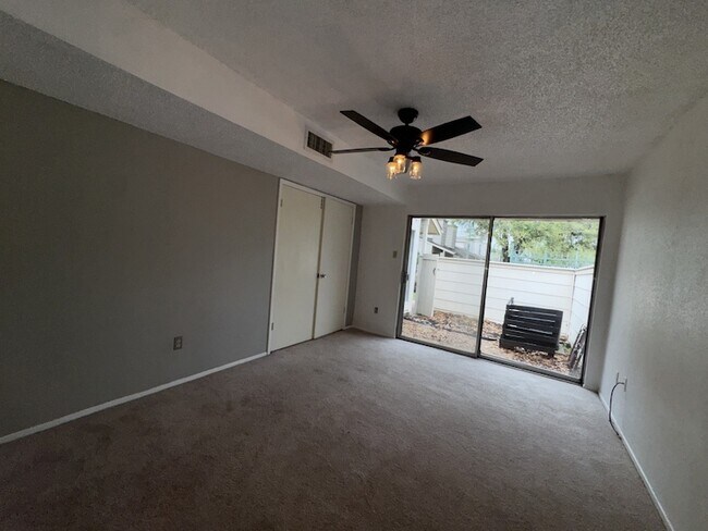 Building Photo - 13002 Leader St