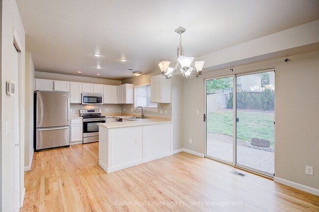 Building Photo - 9641 Cove Creek Dr