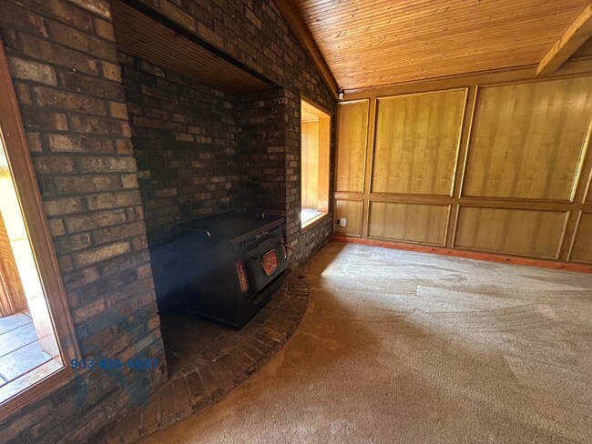 Building Photo - 104 Pinewood Ct