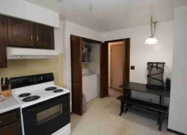 Building Photo - 401 Georgia Pkwy