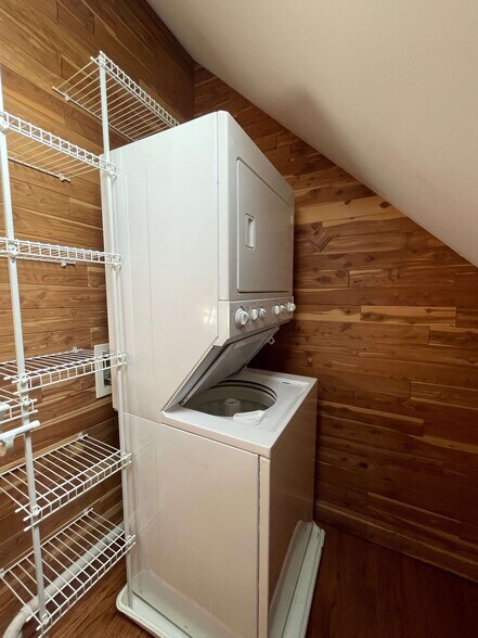 Building Photo - 3223 N Richmond St