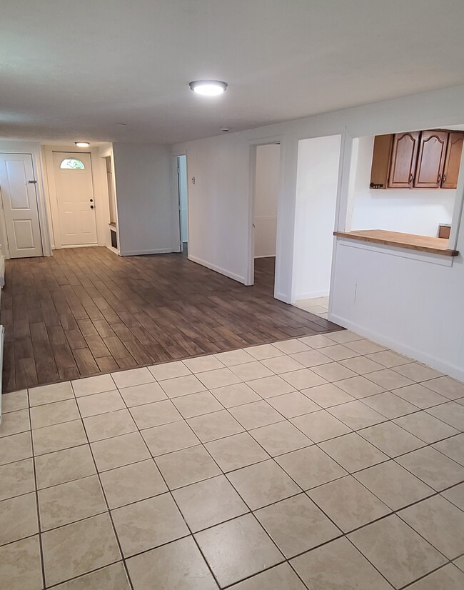 Building Photo - 7 Runnells Ave