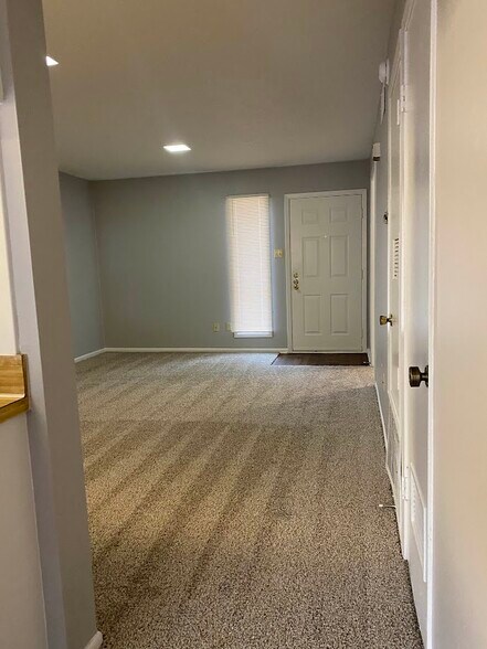 Building Photo - 2403 Bandera Dr