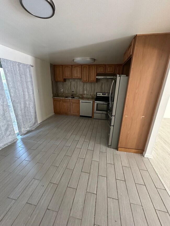 Building Photo - 2412 Vera Cruz Dr