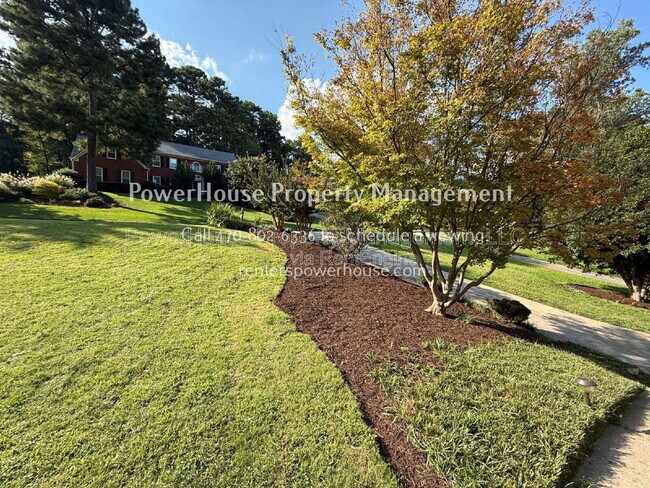 Building Photo - 790 Woodmont Dr