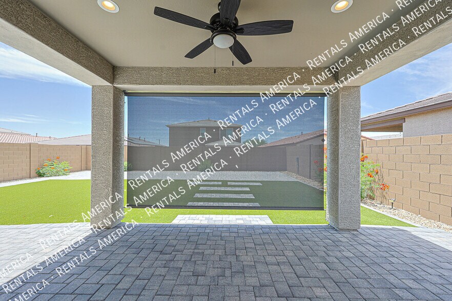 Building Photo - 15713 W Woodlands Ave