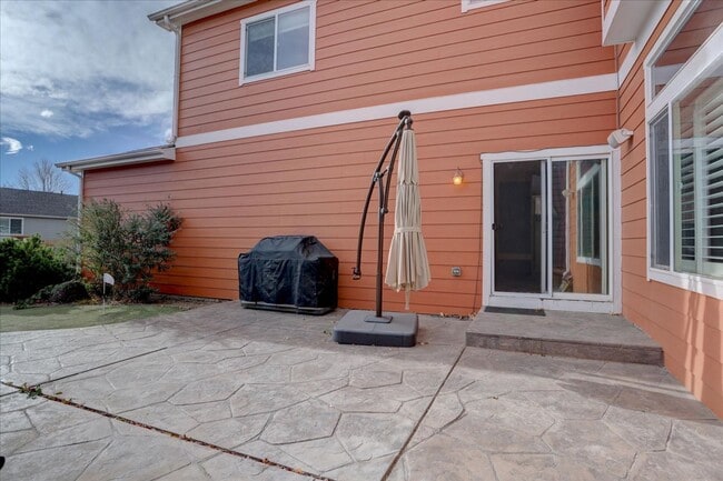 Building Photo - Stunning Longmont Home with Professional Finishes & Exceptional Privacy