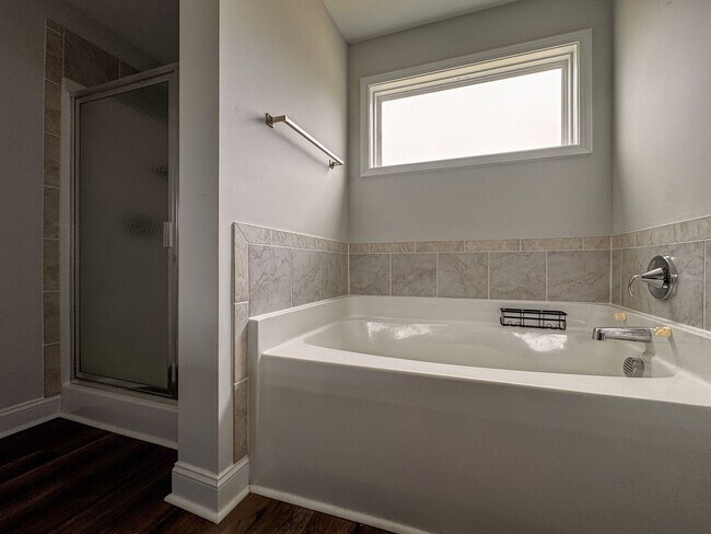 Building Photo - Stunning 4 Bed 2.5 Bath Home in Moore County