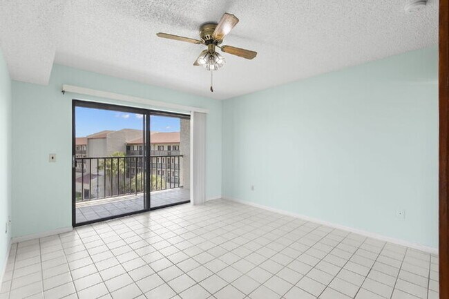 Building Photo - Condo For Rent on ST PETE BEACH!