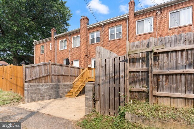 Building Photo - 3727 Mark Dr
