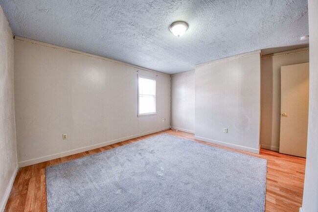 Building Photo - 128-128 Railroad St