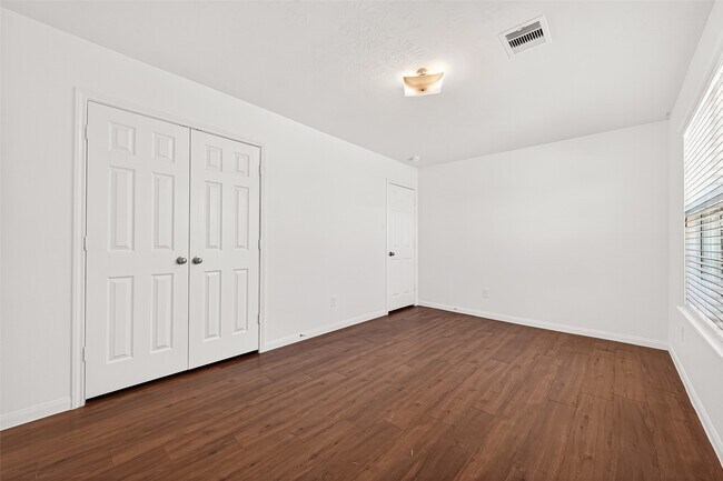 Building Photo - 5943 Stockholm Ct