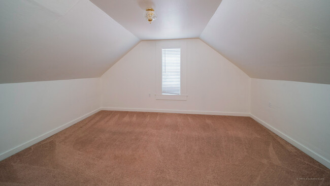 Building Photo - **MOVE-IN SPECIAL** Move in ready, 3 bed, ...