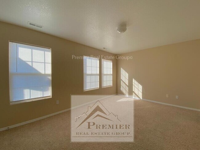 Building Photo - 10527 Country Park Pt