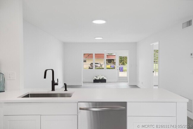 Building Photo - 737 Nantucket Cir