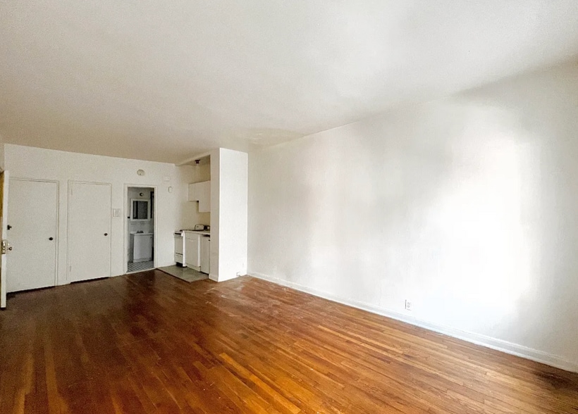 Building Photo - 942 1st Ave