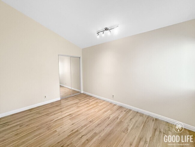 Building Photo - Beautiful 4Bd/2.5Ba Spacious Home in Mission Viejo w/Large Front & Back Yard!