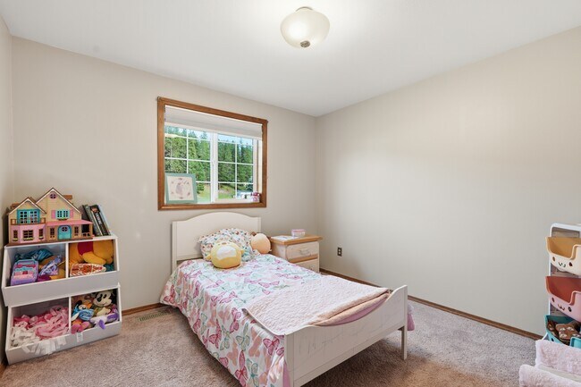 Building Photo - 21913 N Meadowview Dr